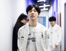 炫神因辱(rǔ)罵(mà)theshy，二路解说权限(xiàn)被收回，还被粉(fěn)丝投訴(sù)到全国扫黑办