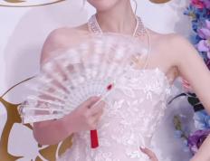 从荧幕到峡穀(gǔ)：明星召喚(huàn)师们與(yǔ)LOL手游的“双向奔赴(fù)”