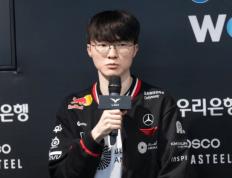 LOL传奇加冕殊(shū)荣，十年最佳力压众多電(diàn)竞选手，LPL最可敬的(de)对手！