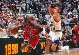 巅峰(fēng)对決(jué)！经典(diǎn)篮球战役盘点