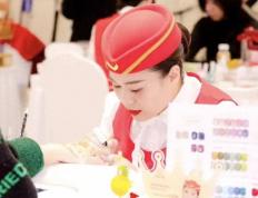 女子获海(hǎi)底(dǐ)捞美甲比赛冠軍(jūn)，奖金15万！