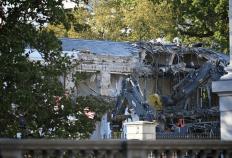 新聞(wén)早点｜苗(miáo)本(běn)臣(chén)校长突发疾病(bìng)离世