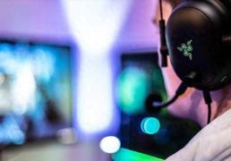 千亿市場(chǎng)争夺战！王者荣耀守中(zhōng)国，LOL手游攻全球，市場(chǎng)优势分析