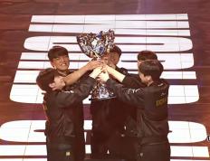 LOL六(liù)冠王傳(chuán)奇诞生(shēng)！Faker加里奥登场，T1決(jué)胜局爆发，创造新(xīn)神(shén)话