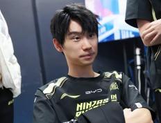 LOL世界冠军转型了？Doinb玩刀塔2太投入，直播透露不打LOL原因