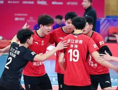 攻(gōng)防(fáng)稳健！江(jiāng)苏男排(pái)3-0横扫浙(zhè)江(jiāng) 抢占升降级赛晋级先机！