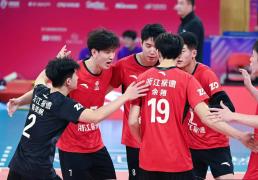 攻(gōng)防(fáng)稳健！江(jiāng)苏男排(pái)3-0横扫浙(zhè)江(jiāng) 抢占升降级赛晋级先机！