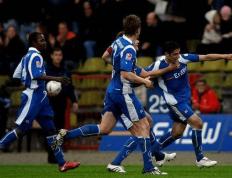 德乙榜首大战！沙尔克 04 主场争冠领跑，帕德博恩客场保榜首