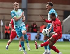 英甲新年夜“以下克上”悬念起！曼斯菲德阻击布拉德福