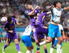 中超裁判又抢戏！杨帆进球无效，VAR回放5分钟，比赛变录像分析课