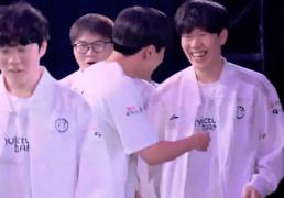 退掉BLG基地之后，The shy开怀大(dà)笑！