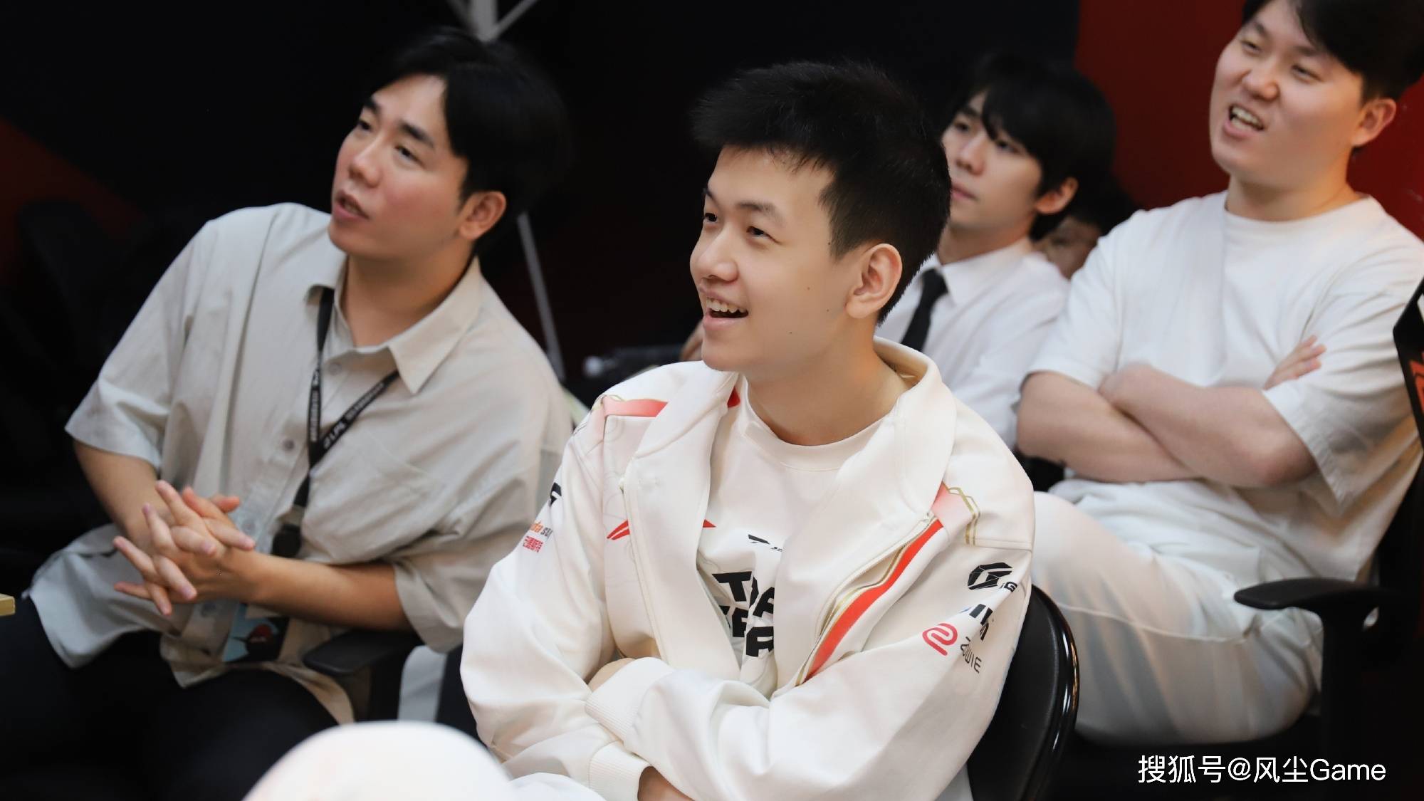 GEN晋级S15全球总决赛！T1公开向Zeus道歉：他转会期没有违规