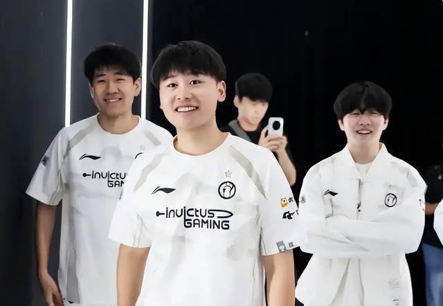 LPL季后赛：IG与AL败者组生死战，TES与BLG争夺第一张世界赛门票