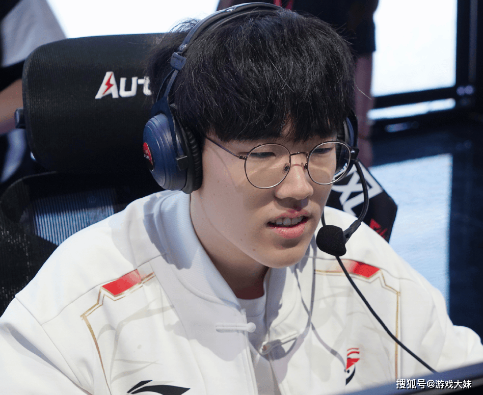 AL韩援(yuán)辅助(zhù)采訪(fǎng)直言LCK會(huì)夺冠，被(bèi)网友围攻，战队经理回应此事