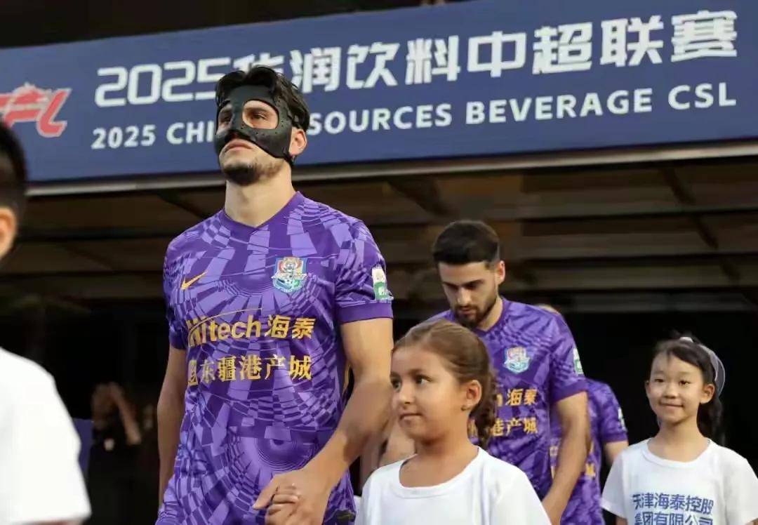 中超裁判又抢戏！杨帆进球无效，VAR回放5分钟，比赛变录像分析课