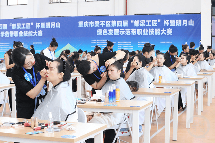 300余名选手齊(qí)聚(jù)梁(liáng)平 角(jiǎo)逐“都(dōu)梁(liáng)工匠”杯职业技能大赛