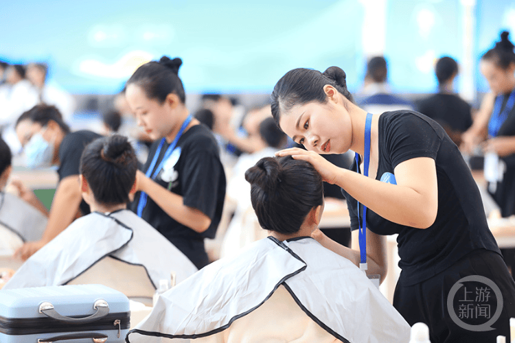 300余名选手齊(qí)聚(jù)梁(liáng)平 角(jiǎo)逐“都(dōu)梁(liáng)工匠”杯职业技能大赛