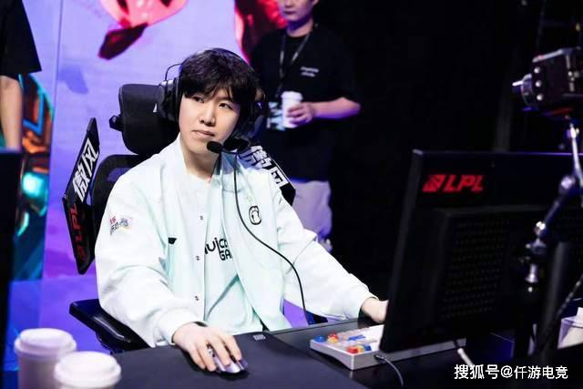 LOL：TheShy透露退(tuì)役时间，想跟Rookie打到退(tuì)役