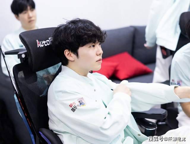 LOL：TheShy透露退(tuì)役时间，想跟Rookie打到退(tuì)役