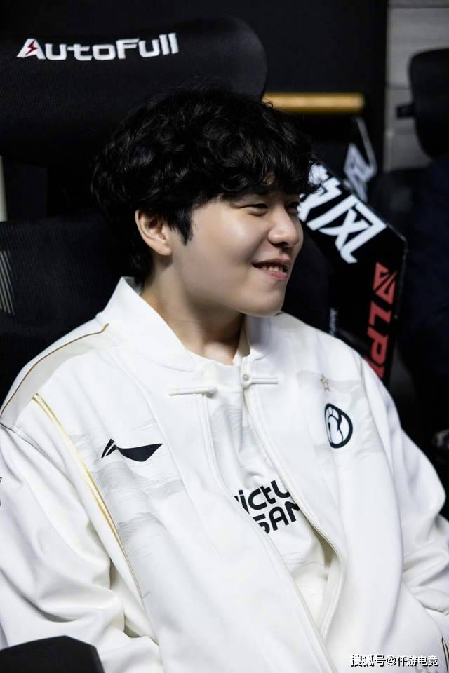 LOL：TheShy透露退(tuì)役时间，想跟Rookie打到退(tuì)役