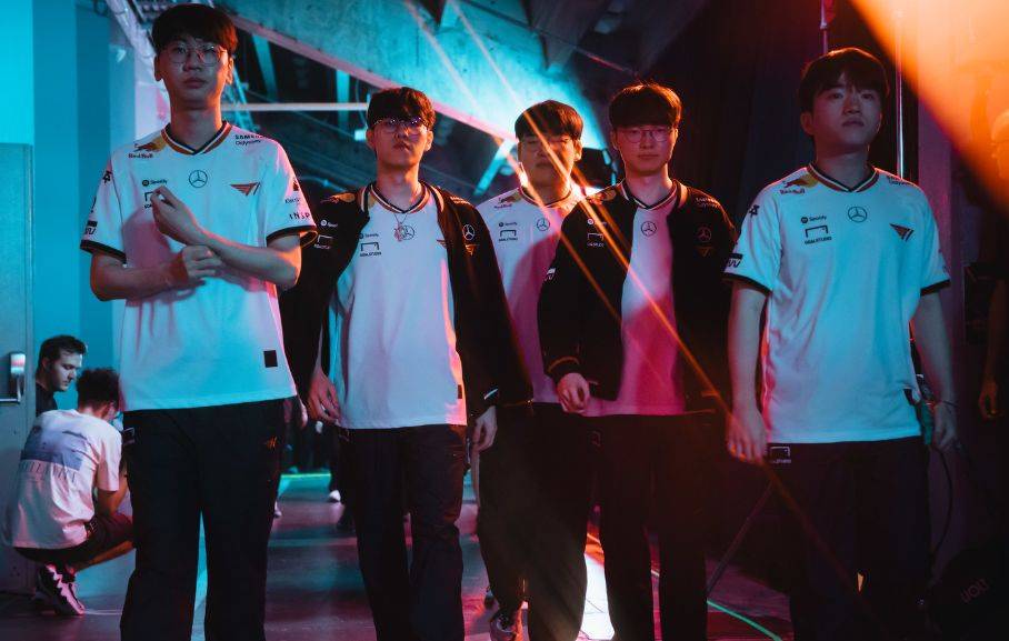 Faker认为T1四名队友是最强的LOL选手