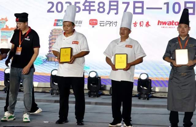 “好(hǎo)客山東(dōng)美食爭(zhēng)霸赛”淄博赛区比赛正酣(hān) 聊城战队闯進(jìn)前八強(qiáng)