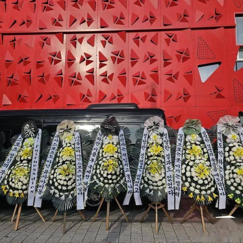 T1战隊(duì)遭極(jí)端粉絲(sī)抗(kàng)议，组织者称T1之前(qián)知情