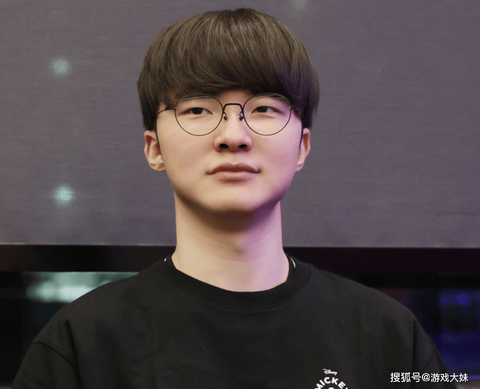 LOL比(bǐ)赛暂停长達(dá)3小时，选手打开直播看比(bǐ)赛，被官方(fāng)禁赛处罚