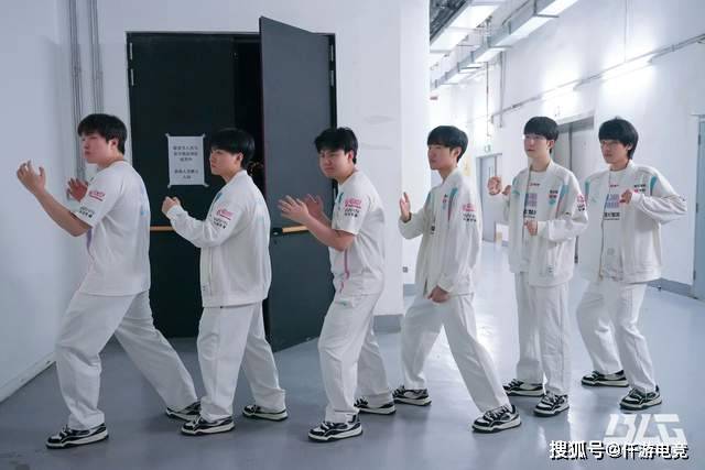 LOL：BLG被曝不是全華(huá)班，只因打野Shadow护照是意大利(lì)！