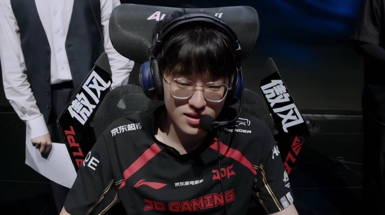 LPL官方大发雷霆(tíng)！官方解说透露(lù)，联盟很生气，對(duì)ASI成绩相当不滿(mǎn)