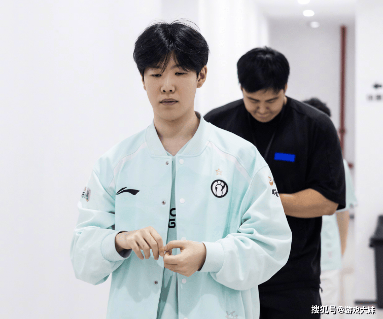 炫神因罵(mà)theshy被処(chù)罚，如今(jīn)认怂，公开道(dào)歉希望拿回二路解说权