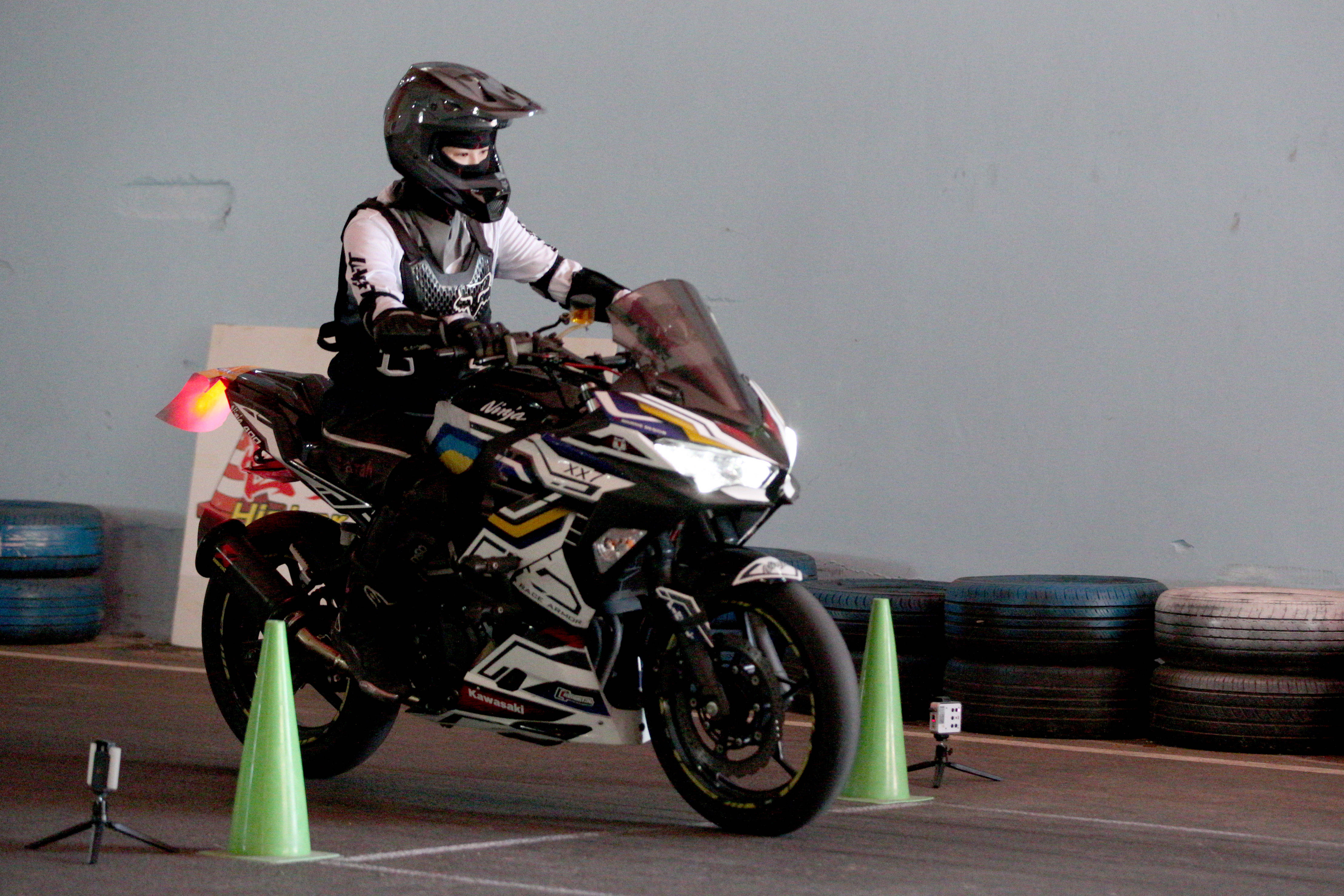 孔孟之乡燃“摩(mó)”火！濟(jì)宁“至聖(shèng)之路(lù)”油(yóu)电摩(mó)托大(dà)赛竞风流