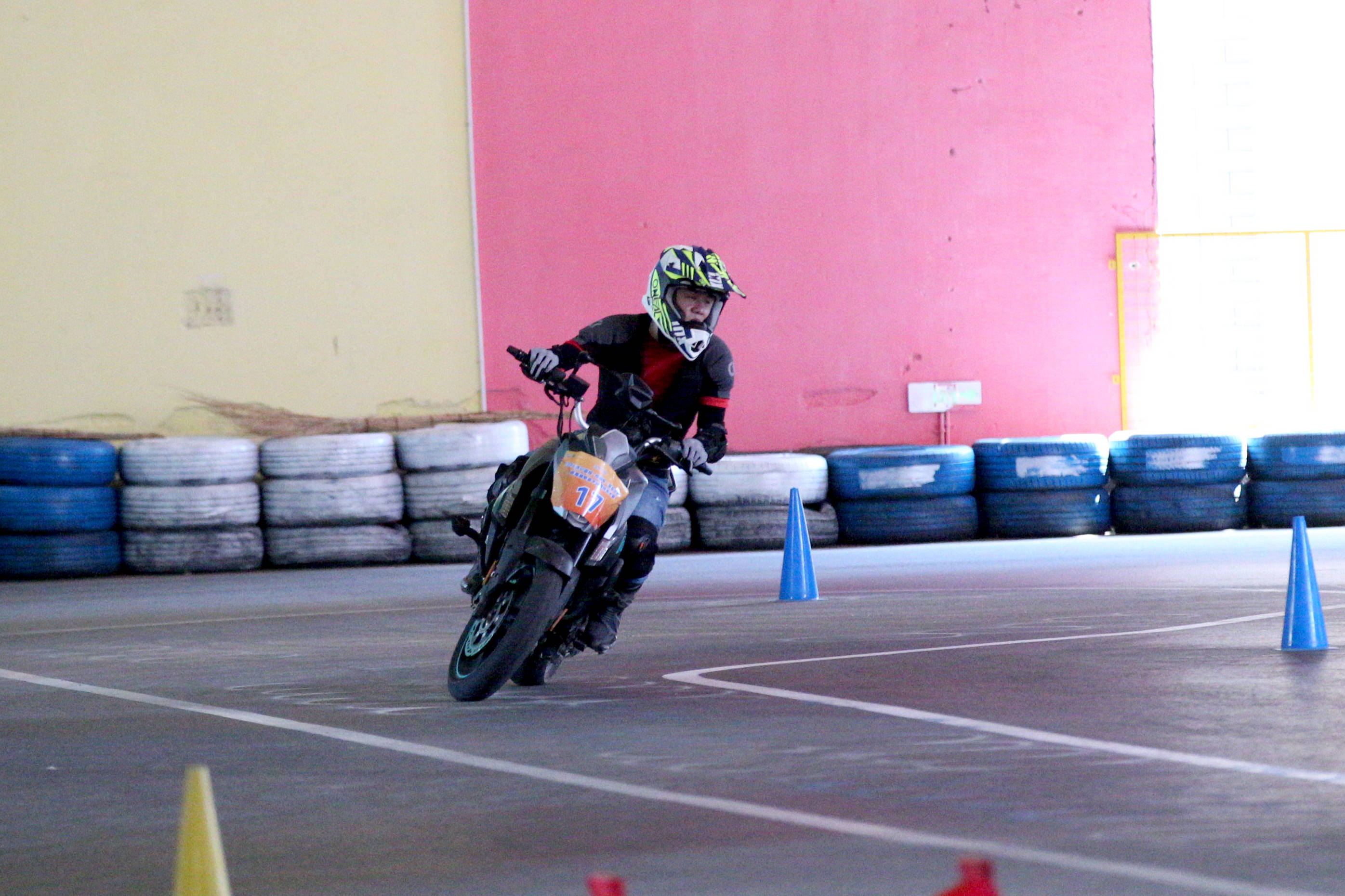 孔孟之乡燃“摩(mó)”火！濟(jì)宁“至聖(shèng)之路(lù)”油(yóu)电摩(mó)托大(dà)赛竞风流