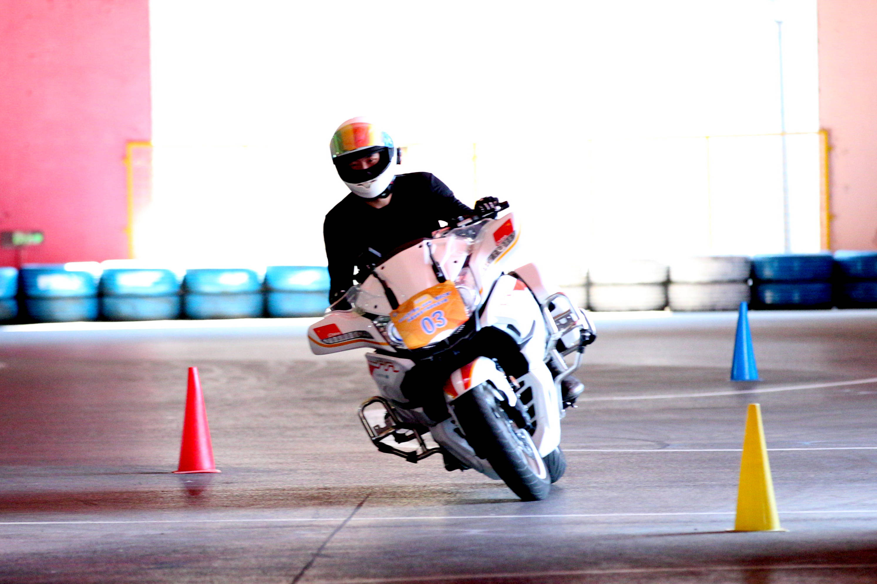 孔孟之乡燃“摩(mó)”火！濟(jì)宁“至聖(shèng)之路(lù)”油(yóu)电摩(mó)托大(dà)赛竞风流