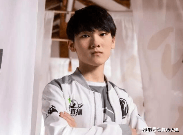 LOL皮(pí)膚(fū)投票排行，只有(yǒu)一款冠(guān)军皮(pí)膚(fū)进入前100，看到就能想到IG