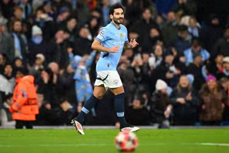 转會(huì)消息(xī)！京多安加盟加拉塔萨雷，欧冠名单前的(de)闪电转會(huì)！