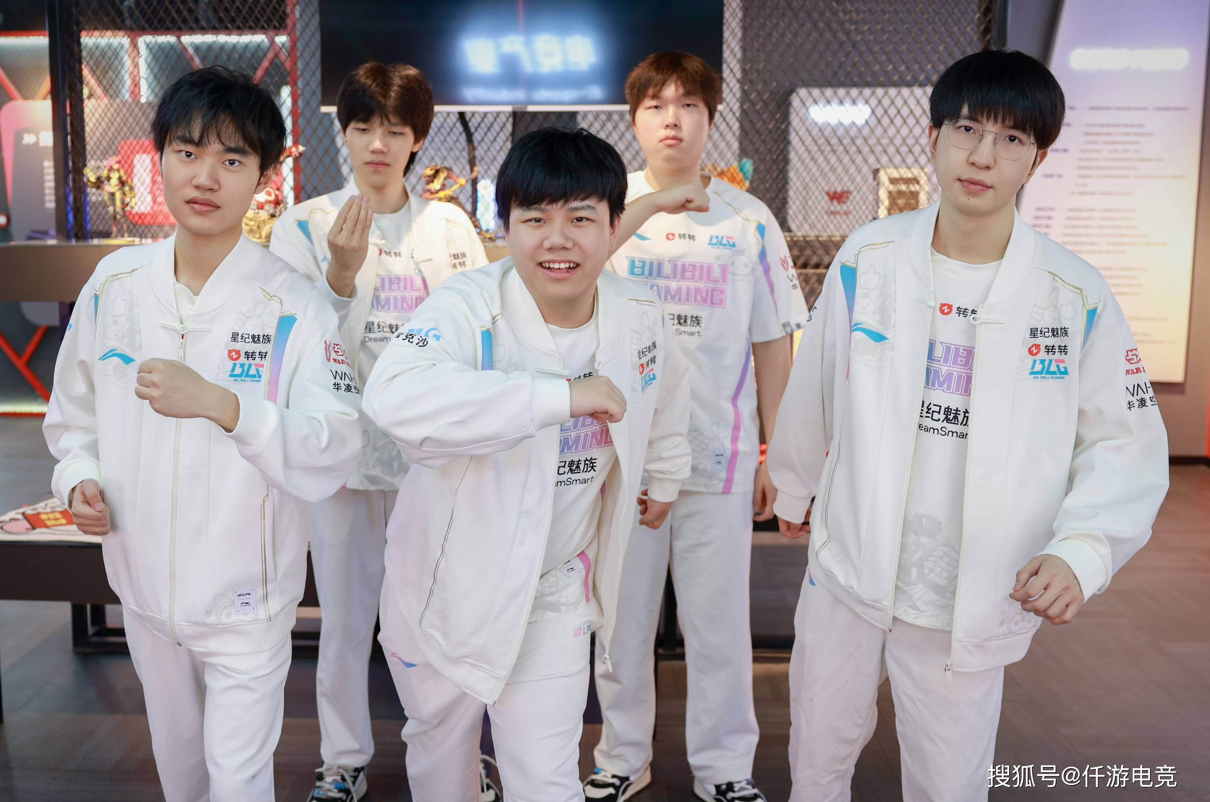 LOL：前LPL解說(shuō)質(zhì)疑UZI入选名人堂内幕！Cryin談(tán)BLG世界赛夺冠