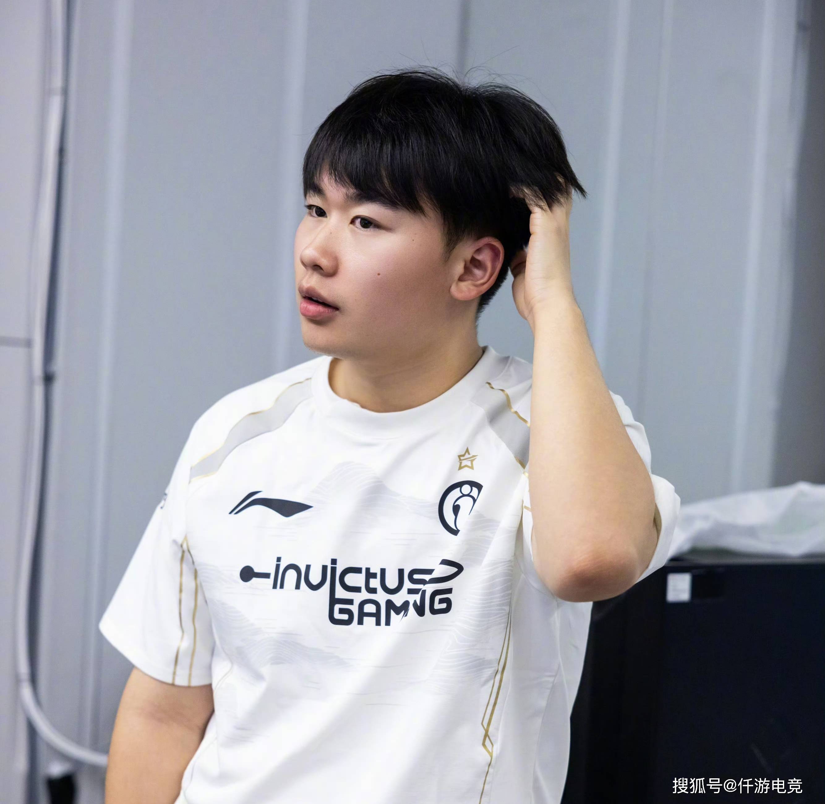 LOL：前LPL解說(shuō)質(zhì)疑UZI入选名人堂内幕！Cryin談(tán)BLG世界赛夺冠