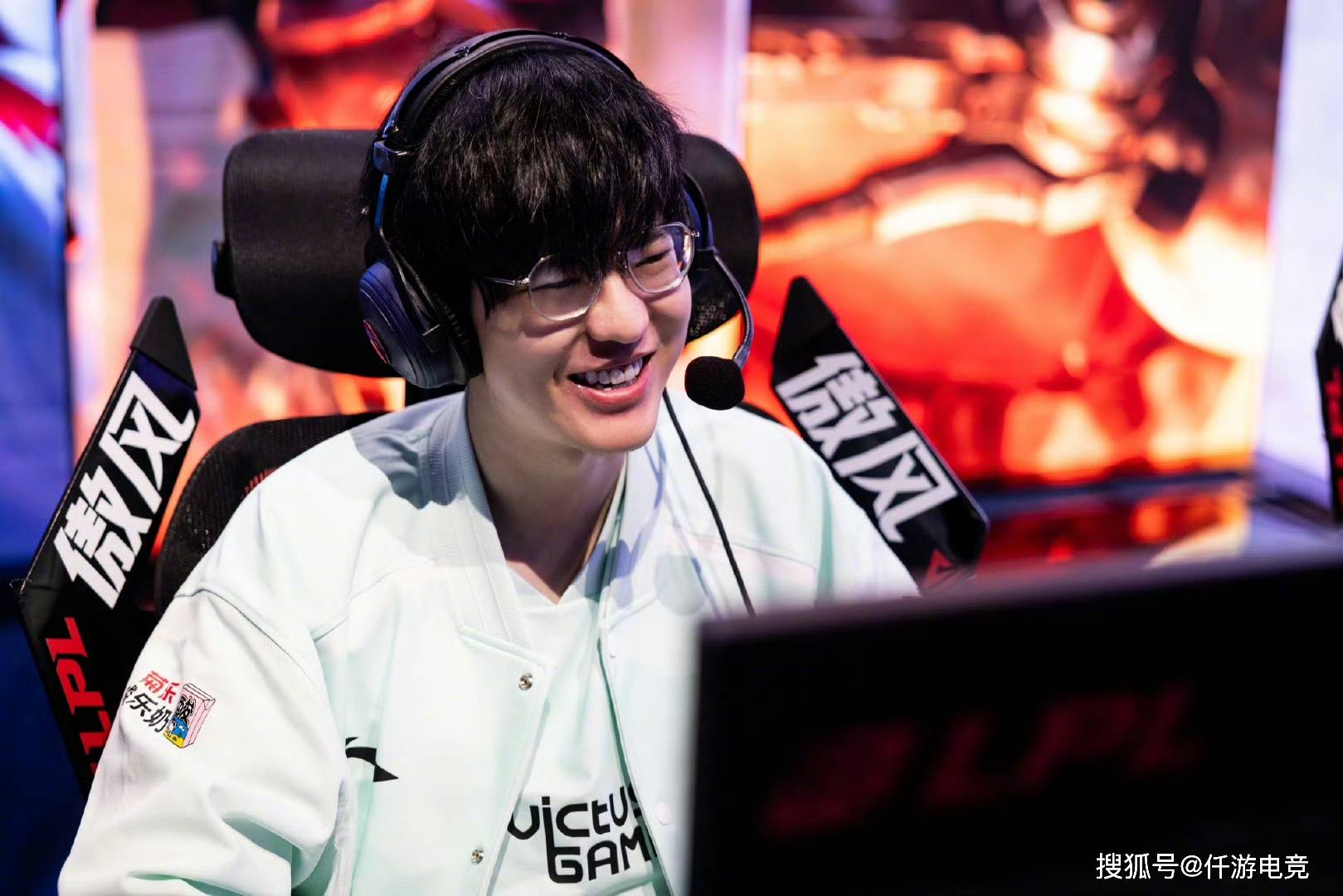 LOL：前LPL解說(shuō)質(zhì)疑UZI入选名人堂内幕！Cryin談(tán)BLG世界赛夺冠