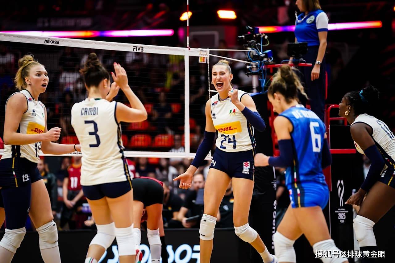 赫伯茨落泪!波兰女排5局险胜晋级世锦赛八强,意大利零封横扫