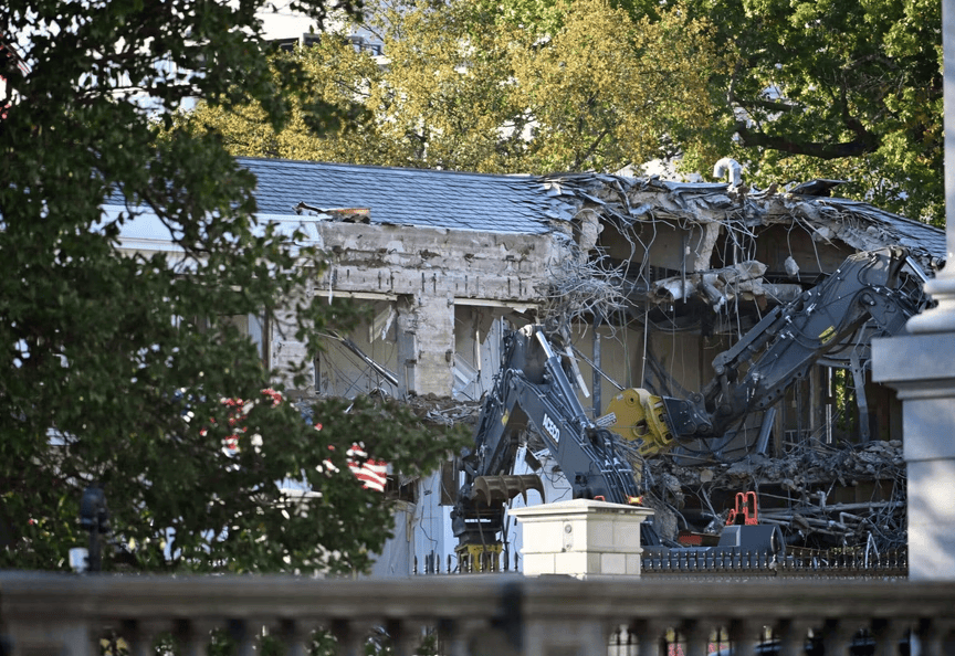 新聞(wén)早点｜苗(miáo)本(běn)臣(chén)校长突发疾病(bìng)离世