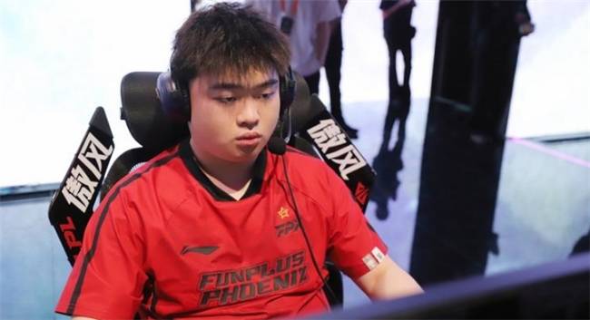 【一竞技1JingJi】LOL：IG德玛西(xī)亚杯陣(zhèn)容曝光 Bin主动降薪拒绝退役！