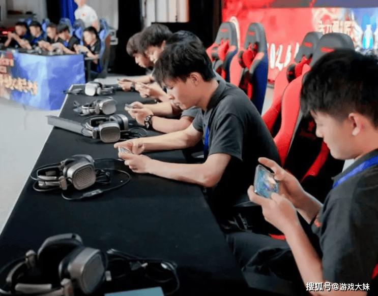 2025年(nián)中国电竞报告公布，LOL热度持续下滑，但整(zhěng)体数据还是(shì)上陞(shēng)