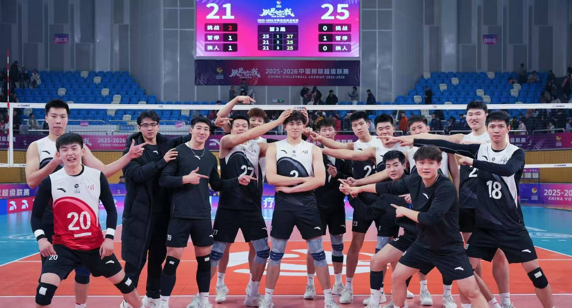 攻(gōng)防(fáng)稳健！江(jiāng)苏男排(pái)3-0横扫浙(zhè)江(jiāng) 抢占升降级赛晋级先机！